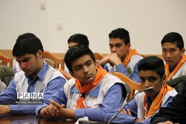 دیدار تشکل‌های دانش‌آموزی فریمان با فرماندار این شهرستان