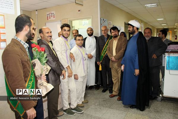 عیادت خادمان مسجد مقدس جمکران ازبیماران بیمارستان شهید گنجی دشتستان
