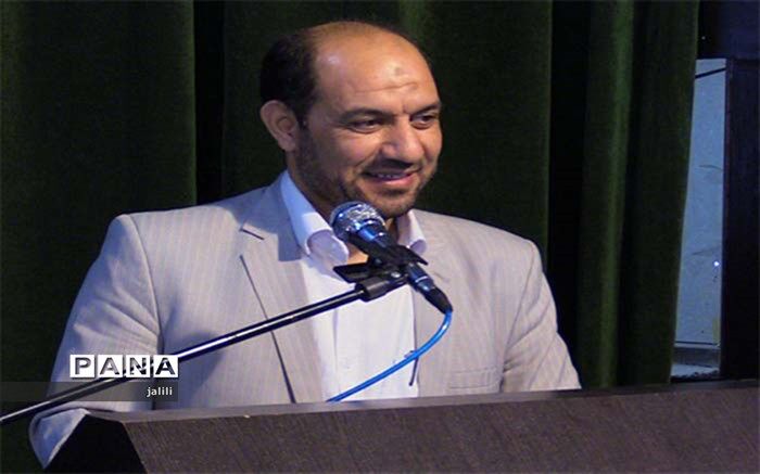 دانش آموز کاشانی صاحب جایزه دومین جشنواره کتابخوانی دانش آموزان شد