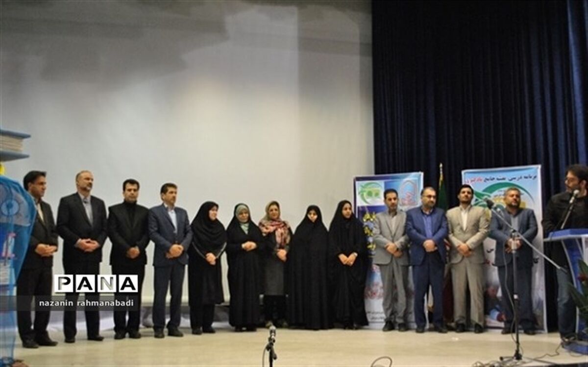 تصویری زیبا از تار خانه در پود مدرسه نقش بست