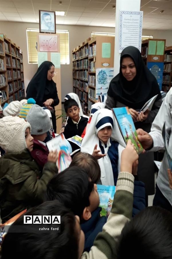 نهادینه کردن فرهنگ کتاب و کتابخوانی در نی ریز