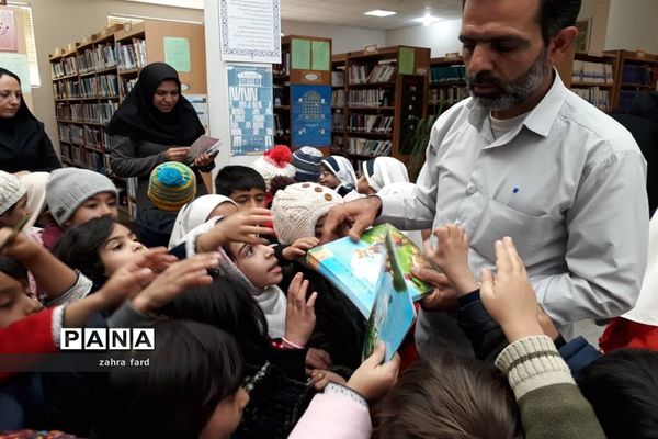 نهادینه کردن فرهنگ کتاب و کتابخوانی در نی ریز