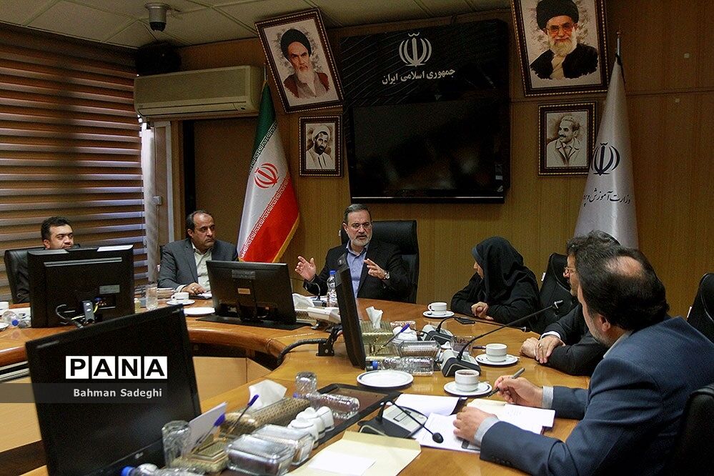 جلسه وزیر آموزش‌و‌پرورش با مجمع نمایندگان چهارمحال و بختیاری