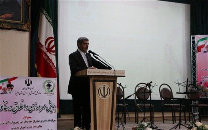 سکان آرامش جامعه در دست مادران  است