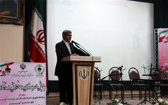 سکان آرامش جامعه در دست مادران  است
