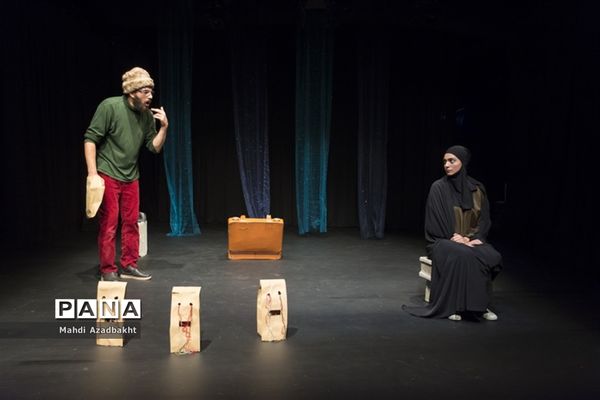 اجرای نمایش «سوختن در آب غرق شدن در آتش»