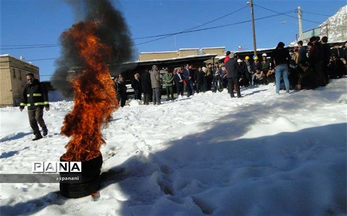 مانور زلزله و ایمنی مدارس بام ایران برگزار شد