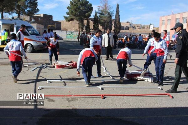 بیستمین مانور سراسری زلزله در دبیرستان متوسطه اول سلمان فارسی  شهرستان بیرجند