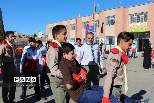 بیستمین مانور سراسری زلزله در دبیرستان متوسطه اول سلمان فارسی  شهرستان بیرجند