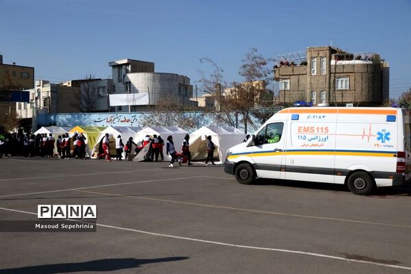 بیستمین مانور سراسری زلزله در هنرستان باقرالعلوم در تبریز