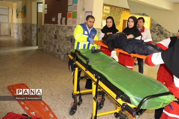 مانورسراسری زلزله در هنرستان اندیشه خراسان شمالی