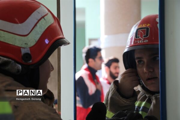 مانور زلزله و ایمنی در دبیرستان مهندس پروین شهرستان ساری