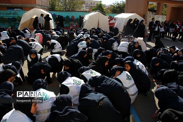 مانور زلزله و ایمنی در دبیرستان مهندس پروین شهرستان ساری