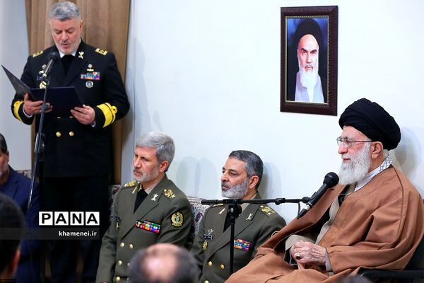 دیدار جمعی از فرماندهان ومسئولان نیروی دریایی ارتش با رهبر معظم انقلاب