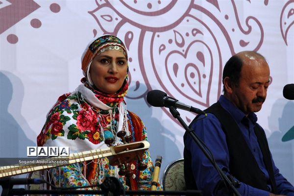 کنسرت گروه موسیقی ماهتو