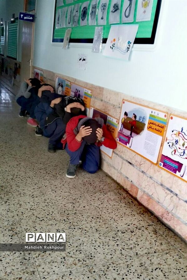 بیستمین مانور سراسری زلزله دردبیرستان دخترانه فخرالزمان قریب