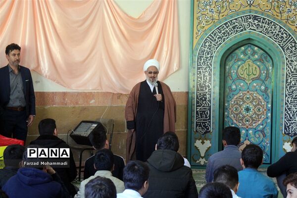 حضور امام جمعه چهاردانگه در دبیرستان سروش