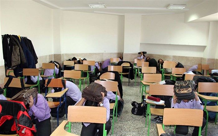 مانور سراسری ایمنی و زلزله در ۱۱۰۰ مدرسه استان سمنان برگزار شد