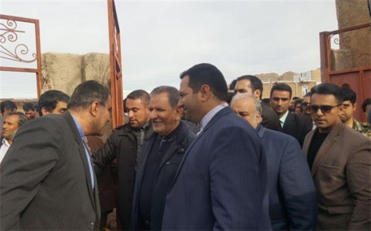 حضور معاون اول رئیس‌جمهوری در دو روستای زلزله زده کرکهرک و چم امام حسن(ع)