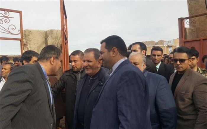 حضور معاون اول رئیس‌جمهوری در دو روستای زلزله زده کرکهرک و چم امام حسن(ع)