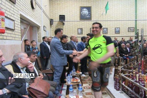 مراسم تجلیل از استاد احمد عزتی پرور در سالن ورزش باستانی ناحیه یک قم