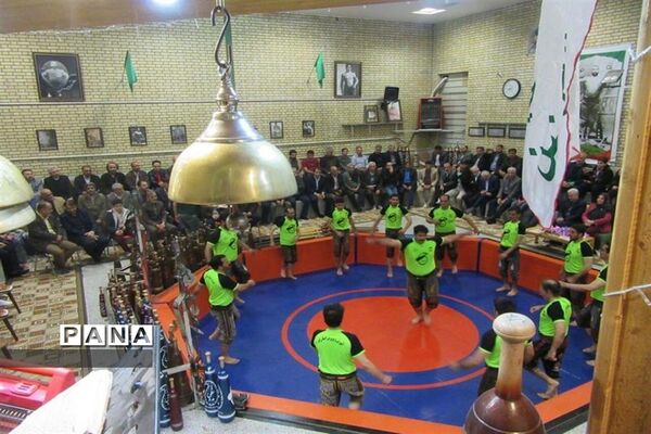 مراسم تجلیل از استاد احمد عزتی پرور در سالن ورزش باستانی ناحیه یک قم
