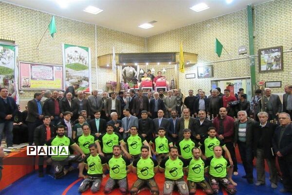 مراسم تجلیل از استاد احمد عزتی پرور در سالن ورزش باستانی ناحیه یک قم