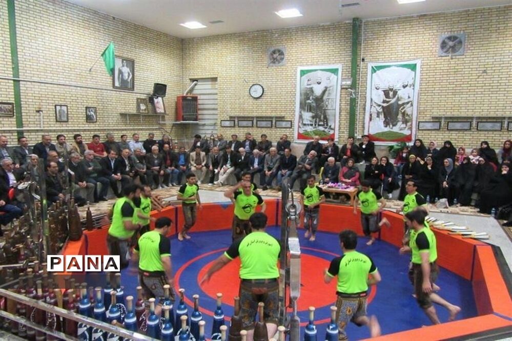 مراسم تجلیل از استاد احمد عزتی پرور در سالن ورزش باستانی ناحیه یک قم