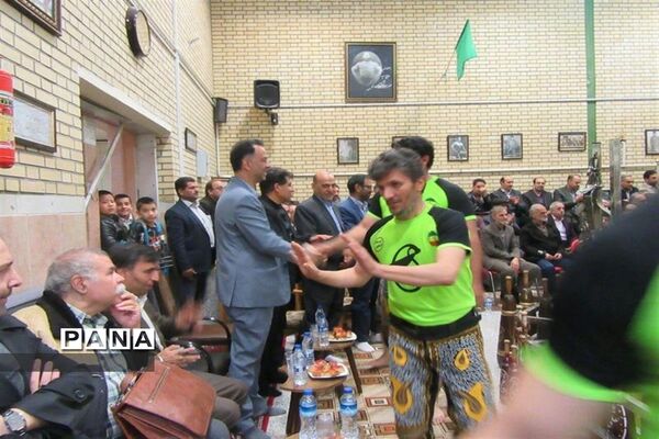 مراسم تجلیل از استاد احمد عزتی پرور در سالن ورزش باستانی ناحیه یک قم