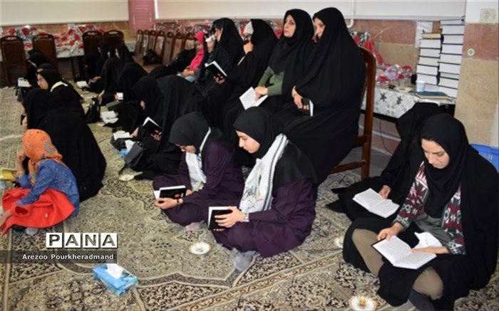 برگزاری دعای پرفیض ندبه دانش آموزی در دبیرستان فرزانگان حکیم زاده