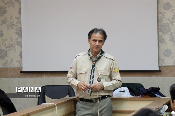 پنجمین جلسه آموزشی گروه ویژه پیشتازان پسر سازمان دانش‌آموزی استان قم