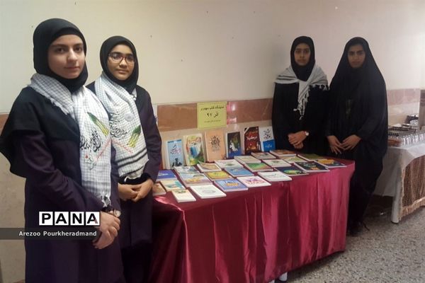 برگزاری دعای ندبه دانش آموزی در دبیرستان فرزانگان حکیم زاده ناحیه یک یزد