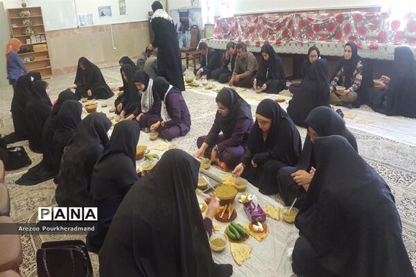 برگزاری دعای ندبه دانش آموزی در دبیرستان فرزانگان حکیم زاده ناحیه یک یزد