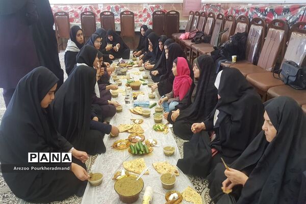 برگزاری دعای ندبه دانش آموزی در دبیرستان فرزانگان حکیم زاده ناحیه یک یزد