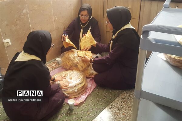 برگزاری دعای ندبه دانش آموزی در دبیرستان فرزانگان حکیم زاده ناحیه یک یزد