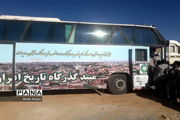 برگزاری اردوی شبی در مدرسه در دبیرستان شهید ذوالفقاری میبد در استان یزد