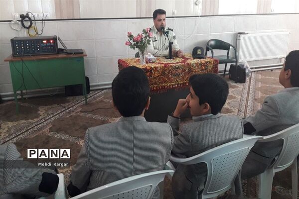 برگزاری اردوی شبی در مدرسه در دبیرستان شهید ذوالفقاری میبد در استان یزد