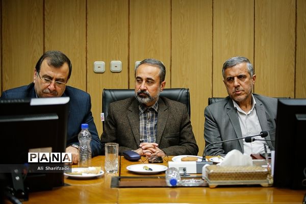 نشست گفت‌وگوی بین نسلی