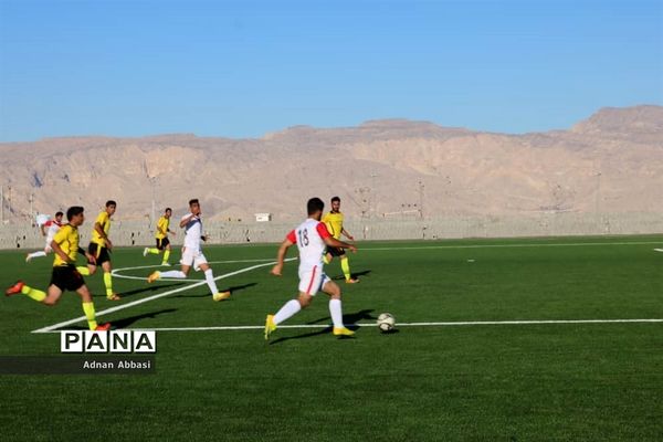 دیدار تیم های ارشاد گله‌دار و  قیر و کارزین