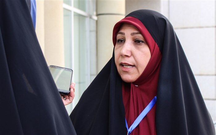 مدیرکل امور زنان و خانواده وزارت آموزش و پرورش خبر داد: نیمی از کارمندان زن کشور تنها در یک وزارتخانه