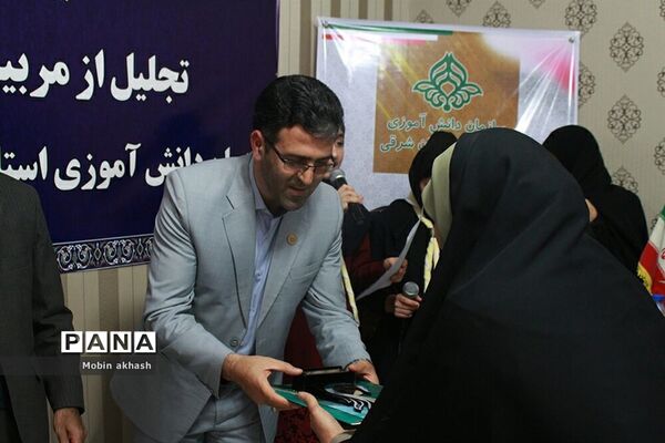 آیین تجلیل از مربیان پیشتاز سازمان دانش‌آموزی استان آذربایجان شرقی