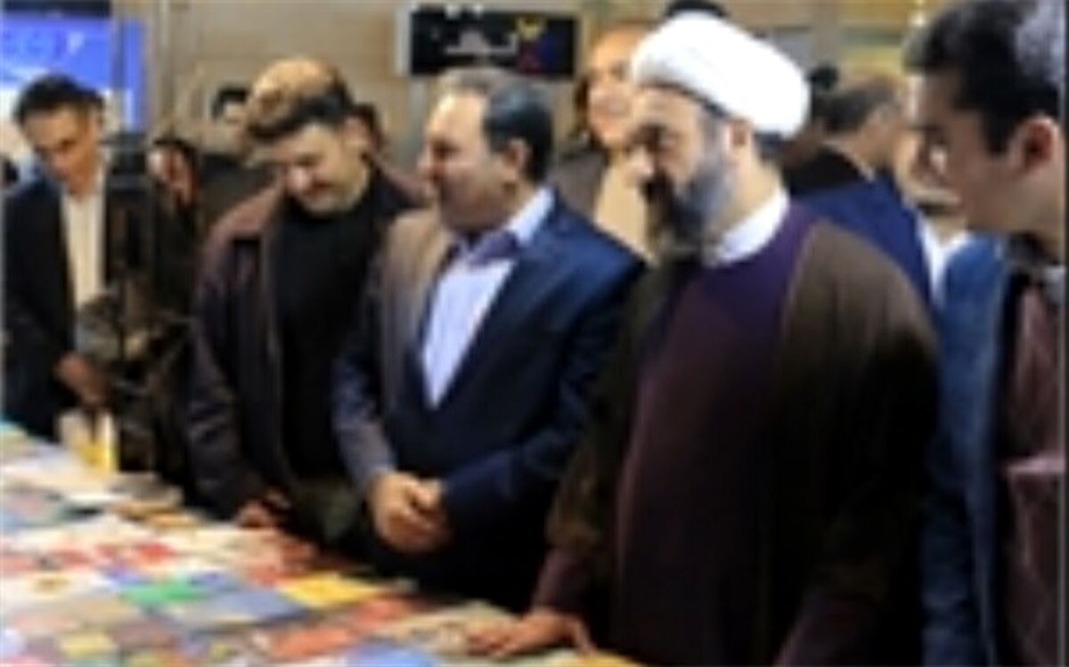 بازدید استاندار لرستان از نمایشگاه کتاب استان