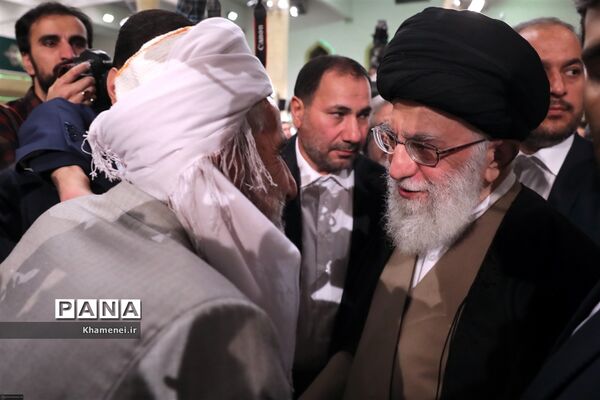 دیدار مسئولان نظام و میهمانان کنفرانس وحدت اسلامى‌ با مقام معظم رهبری