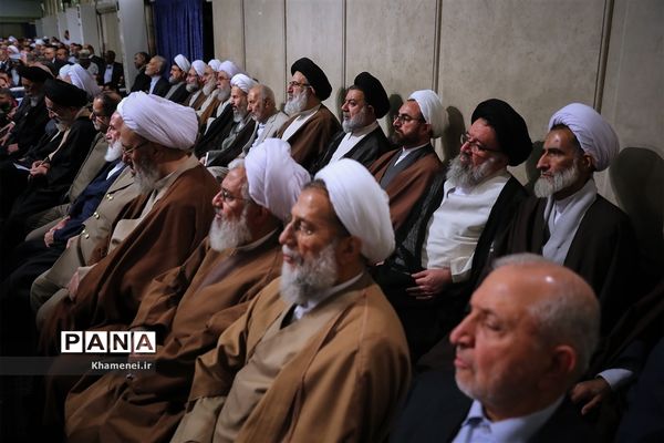 دیدار مسئولان نظام و میهمانان کنفرانس وحدت اسلامى‌ با مقام معظم رهبری