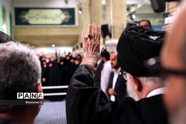 دیدار مسئولان نظام و میهمانان کنفرانس وحدت اسلامى‌ با مقام معظم رهبری
