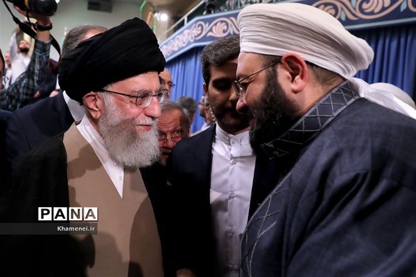 دیدار مسئولان نظام و میهمانان کنفرانس وحدت اسلامى‌ با مقام معظم رهبری