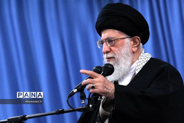 دیدار مسئولان نظام و میهمانان کنفرانس وحدت اسلامى‌ با مقام معظم رهبری