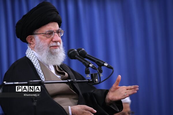 دیدار مسئولان نظام و میهمانان کنفرانس وحدت اسلامى‌ با مقام معظم رهبری