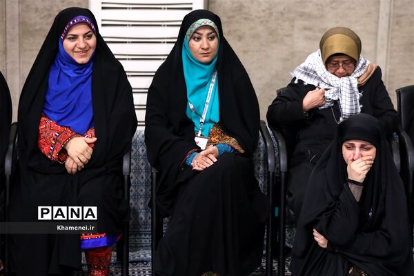 دیدار مسئولان نظام و میهمانان کنفرانس وحدت اسلامى‌ با مقام معظم رهبری