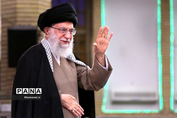دیدار مسئولان نظام و میهمانان کنفرانس وحدت اسلامى‌ با مقام معظم رهبری